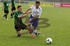 Bzl - SV Karlshuld - FC Eiting - Stegmeir Sebastian (grün Karlshuld) im Zweikampf mit Stiller Michael (weiß FC Eiting) - Foto: Jürgen Meyer