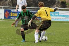 Bzl - SV Karlshuld - FC Eiting - Harler Sebastian (grün Karlshuld) einen Schritt zu langsam vor Leininger Florian (weiß FC Eiting) - Foto: Jürgen Meyer