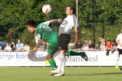 Landesliga - FC Gerolfing - SV Manching  1:1 - links Oguz Cenker (SV) im Kampf gegen Maria Chiaradia