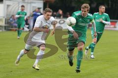 Landesliga Südwest - FC Gerolfing - SpVgg Kaufbeuren 1:2 - Stürmer Steffen Schneider klärt hier per Kopfball, hinten Torwart Christopher Haas auf der Lauer