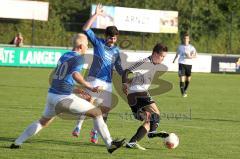 Landesliga - FC Gerolfing - TSV Bobingen - Daniel Schachtner im Kampf mit der Abwehr