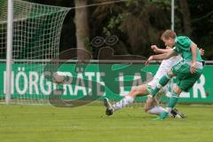 Landesliga Südwest - FC Gerolfing - SpVgg Kaufbeuren 1:2 - Florian Ihring zieht ab, knapp am Tor vorbei