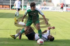 Landesliga - FC Gerolfing - SV Manching  1:1 - Zweikampf Sebastian Waltl (SV) und am Boden Kais Manai (FC)