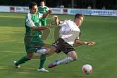 Landesliga - FC Gerolfing - SV Manching  1:1 - Zweikampf links Azad El-Mahmod (SV) gegen Daniel Schachtner rechts