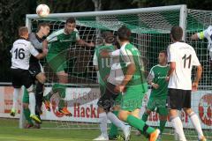 Landesliga - FC Gerolfing - SV Manching  1:1 - rechts Steffen Schneider köpft und links Aleksander Dmitrovic (SV) klärt mit dem Kopf. Torwart Andreas Busch mittendrin