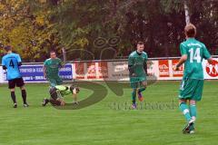 Daniel Schachtner bejubelt sein Tor zum 1:0. Mario Chiaradia (hinten) und Florian Ihring (vorne) drehen zum Jubel ab. Foto: Adalbert Michalik