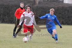 Fußball - TSV Etting - SV Buxheim - Baummann-Vasek F. (blau TSV Etting) setzt zur Grätsche an - Foto: Juergen Meyer