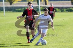 Kreisklasse 1 SV Buxheim gegen FC Arnsberg - Tschikste Thomas Buxheim links -  Foto: Jürgen Meyer