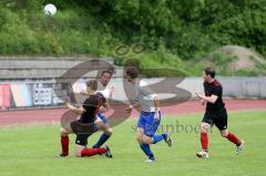 Kreisliga - DJK Ingolstadt - FSV Pfaffenhofen - Auenhammer Max (weiß im Hintergrund ) kann klären - Foto: Jürgen Meyer