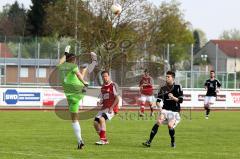 Kreisliga - TSV Gaimersheim – FC Sandersdorf - Mayer Stefan (Torwart Sandersdorf) mit gestreckten Bein - Mack Patrick (schwarz Gaimersheim) -  Foto: Jürgen Meyer