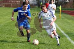 Kreisliga 1 TSV Ober/Unterhaunstadt - DJK Ingolstadt - Kobold Maximilian (weiß Oberhaunstadt) einen Schritt schneller - Foto: Jürgen Meyer