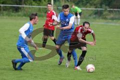 Kreisliga - TSV Oberhaunstadt - Türkisch SV Ingolstadt - rechts Deniz Aydin schnappt sich den Ball von Patrick Krieschey (TSV)