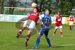 Kreisliga - TSV Ober/Unterhaunstadt - FC Sandersdorf - Newald Marco (blau Ober/Unterhaunstadt) kann sich nicht durchsetzen - Foto: Jürgen Meyer