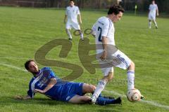 Kreisliga 1 TSV Ober/Unterhaunstadt - DJK Ingolstadt - Auernhammer Max (blau DJK Ingolstadt) klärt vor Lorenz Thomas (weiß Oberhaunstadt) - Foto: Jürgen Meyer