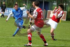 Kreisliga - TSV Ober/Unterhaunstadt - FC Sandersdorf - Kobold Maximilian (blau Ober/Unterh.) zieht ab - Foto: Jürgen Meyer