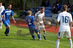 Kreisliga 1 TSV Ober/Unterhaunstadt - DJK Ingolstadt - Kobold Maximilian (weiß Oberhaunstadt) einen Schritt schneller - Foto: Jürgen Meyer