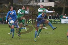 Landesliga - SV Manching - TSV Bobingen - links Matthias Lang und rechts Silvia Smiljic kommen nicht an den Eckball