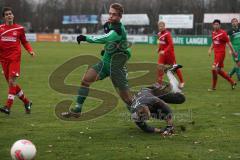 Landesliga Südwest - FC Gerolfing - TSG Thannhausen - Florian Pilat mit Torwart Christian Frey kommt nicht zum Ball