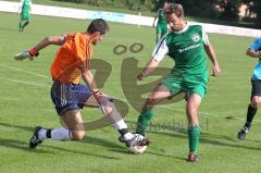 Landesliga SW - SV Manching - FC Königsbrunn - rechts Tobias Hofmeister scheitert an Torwart Sebastian Pütz links