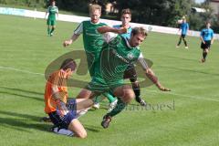 Landesliga SW - SV Manching - FC Königsbrunn - rechts Tobias Hofmeister scheitert an Torwart Sebastian Pütz links, hinten Giorgi Tsiklauri kommt auch nicht ran