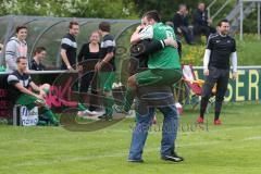 Landesliga Südwest - SV Manching - FV Illertissen II - Antonio Giordano erzielt den Ausgleich zum 1:1 Tor Jubel mit Trainer Uwe Neunsinger