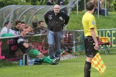 Landesliga Südwest - SV Manching - FV Illertissen II - Trainer Uwe Neunsinger im Disput mit dem Schiesdrichter