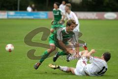 Landesliga - SV Manching - TSV Landsberg - Tobias Hofmeister wird gefoult von Arek Wochnik