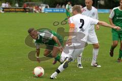 Landesliga - SV Manching - TSV Landsberg - Mehmet Özler wird von Nichelmann angeschossen