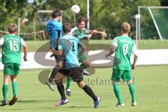 Landesliga SW - SV Manching - FC Königsbrunn - Cenker Oguz wird total abgeschirmt, rechts Giorgi Tsiklauri 9 und links Tobias Hofmeister schauen zu