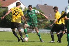 Landesliga Südwest - SV Manching - TSV Ottobeuren - mitte Matthias Lang kämpft sich durch