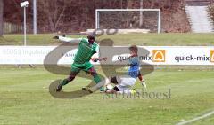 Landesliga Sdwest - SV Manching - SV Mering - Wohayo S. Hogmeni scheitert mit einer Chance an Adrian Wolf. Foto: Adalbert Michalik