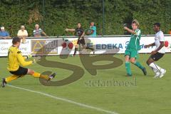 Verbandspokal - FC Gerolfing - BC Aichach - Steffen Schneider scheitert knapp an Torwart Michael Lutz