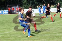 Kreisliga - TSV Oberhaunstadt - FSV Pfaffenhofen - Patrick Krieschey (blau) wird von Heiko Juhra (schwarz)  bedrängt. Foto: Adalbert Michalik