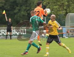 Landesliga Südost - FC Gerolfing - SV Kirchanschöring - Torwart Marco Ernhofer (FCG) rettet den Ball, 4 Joachim Schuffert links - Fotograf: Marek Kowalski