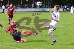 Kreisliga - SV Karlskron - TSV Baar-Ebenhausen 1:4 - links (TSV 5) klärt den Ball vor rechts (SV 11)