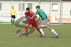 Bezirksliga - SV Karlshuld - TSV Jetzendorf - links Thomas Wachs im Angriff, rechts Simon Oberhauser (TSV)