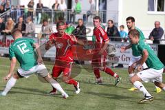 Bezirksliga - SV Karlshuld - TSV Jetzendorf - links TSV 12 Alexander Schäffler versucht Markus Kurzhals rot (SV) zu stoppen, ganz rechts (TSV) Simon Oberhauser