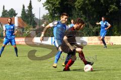 Kreisliga - TSV Oberhaunstadt - FSV Pfaffenhofen - Patrick Krieschey (blau) bedrängt Heiko Juhra (schwarz). Foto: Adalbert Michalik