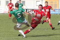 Bezirksliga - SV Karlshuld - TSV Jetzendorf - links (TSV) Simon Oberhauser versucht rechts Dennis Auerhammer (SV) zu stören