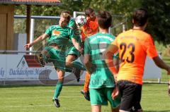 VFB Friedrichshofen - VFB Eichstätt II - Ullmann Andreas (orange Friedr.hofen) beim Kopfball - Foto: Jürgen Meyer