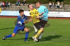 DJK Ingolstadt -ST Scheyern - Matthias Schneider (blau DJK Ingolstadt) - Marco Kleindienst Torwart ST Scheyern) - Foto: Jürgen Meyer