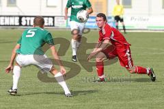 Bezirksliga - SV Karlshuld - TSV Jetzendorf - links (TSV) Simon Oberhauser versucht rechts Dennis Auerhammer (SV) zu stören