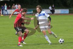 Kreisliga - SV Karlskron - TSV Baar-Ebenhausen 1:4 - links (TSV) 4 Tobias Becker stoppt rechts im Angriff 9 SV