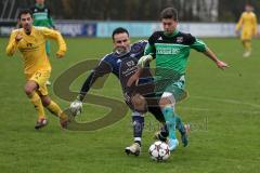 Landesliga Südost - FC Gerolfing - VfB Hallbergmoos - 1 : 2 - rechts Thomas Berger setzt sich ab und stürmt alleine aufs Tor und spielt Torwart Osman Qeku aus