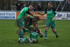 Landesliga Südost - FC Gerolfing - VfB Hallbergmoos - 1 : 2 - Florian Ihring Tor zum Ausgleich 1:1 sitzt am Boden und jubelt mit Torsten Holm, Thomas Berger und links Stefan Horky