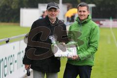 Landesliga - FC Gerolfing - TSV Ampfing 4:0 - links Hans Achhammer wird geehrt