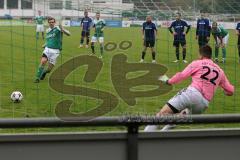 Landesliga - FC Gerolfing - TSV Ampfing 4:0 - Steffen Schneider verwandelt den Elfmeter, Torwart Michael Kaltenhauser hatte keine Chance