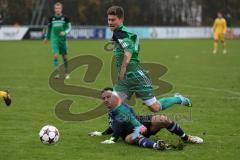Landesliga Südost -  FC Gerolfing - VfB Hallbergmoos - 1 : 2 - rechts Thomas Berger setzt sich ab und stürmt alleine aufs Tor und spielt Torwart Osman Qeku aus