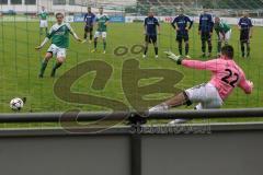 Landesliga - FC Gerolfing - TSV Ampfing 4:0 - Steffen Schneider verwandelt den Elfmeter, Torwart Michael Kaltenhauser hatte keine Chance