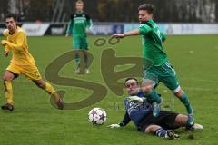 Landesliga Südost - FC Gerolfing - VfB Hallbergmoos - 1 : 2 - rechts Thomas Berger setzt sich ab und stürmt alleine aufs Tor und spielt Torwart Osman Qeku aus